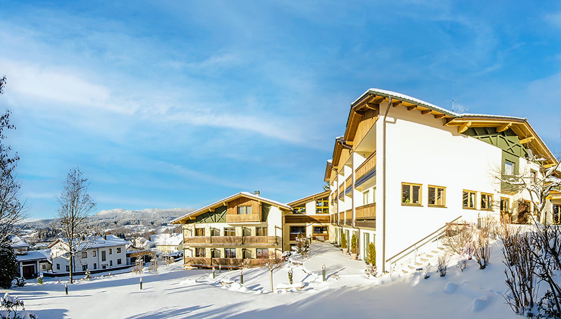 Glashotel Winter hinten 02